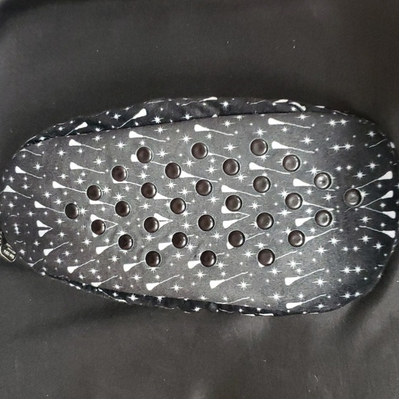 Disney Hocus Pocus Stretch Plush Slipper/Socks, 4-10 - Picture 4 of 5